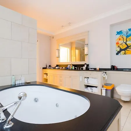 Stately In Warsaw Villa *