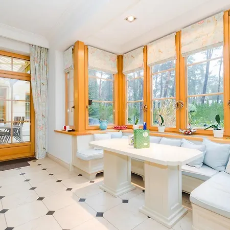 Βίλα Stately In Warsaw Magdalenka