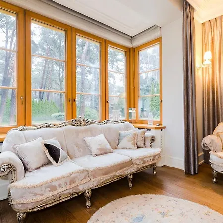 Villa Stately In Warsaw Magdalenka