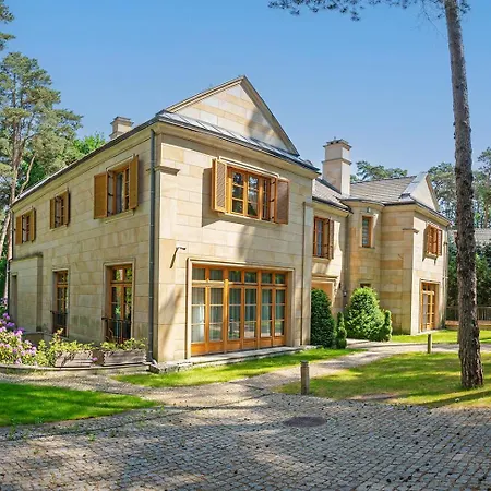 Villa Stately In Warsaw Magdalenka