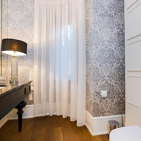 Stately In Warsaw Villa *