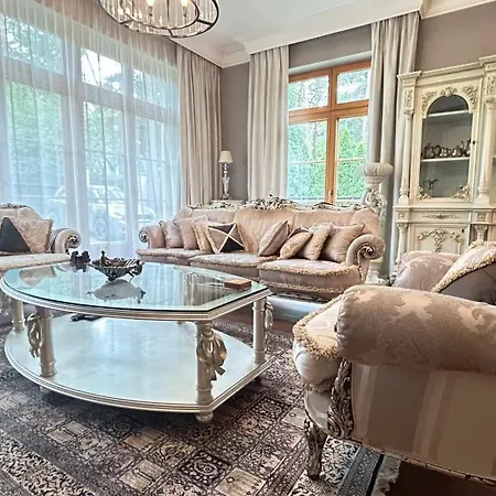 Villa Stately In Warsaw Magdalenka