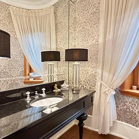 Stately In Warsaw فيلة