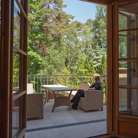 Вилла Stately In Warsaw Magdalenka