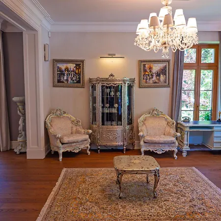 Villa Stately In Warsaw