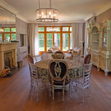 Villa Stately In Warsaw