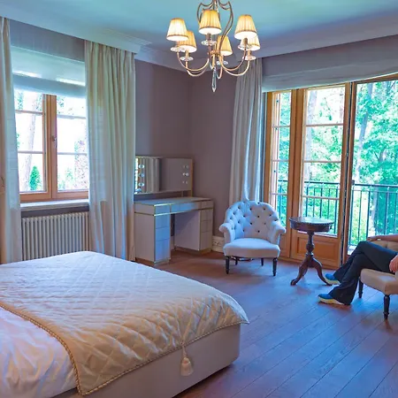 Stately In Warsaw Villa *