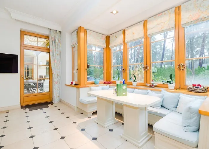 Вилла Stately In Warsaw Magdalenka