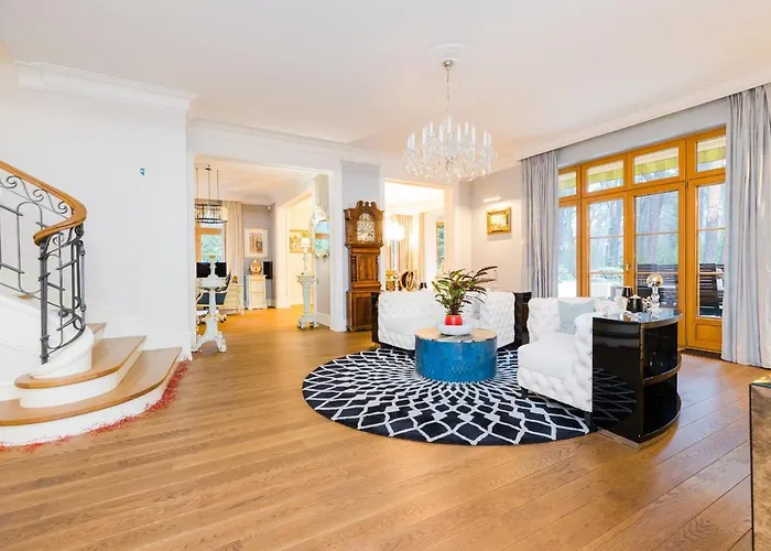 Stately In Warsaw Вилла