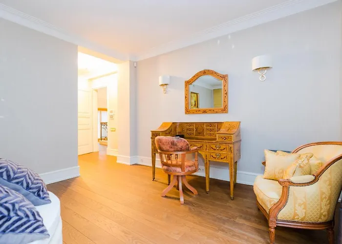 Stately In Warsaw * Magdalenka