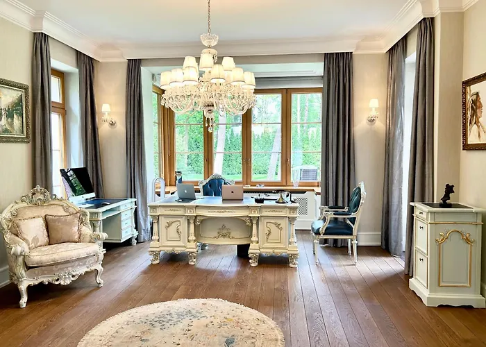 Stately In Warsaw Вилла *