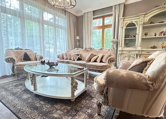 Вилла Stately In Warsaw Magdalenka