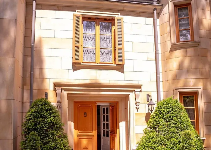 Вилла Stately In Warsaw Magdalenka