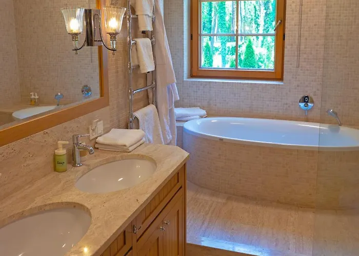 Stately In Warsaw Вилла