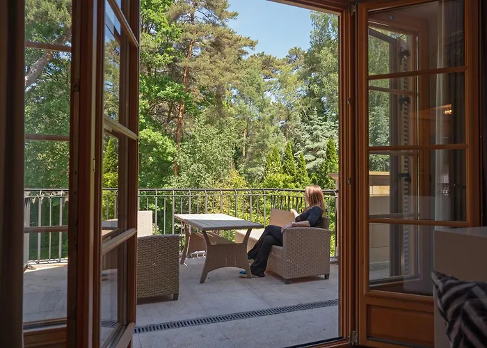 Вилла Stately In Warsaw Magdalenka