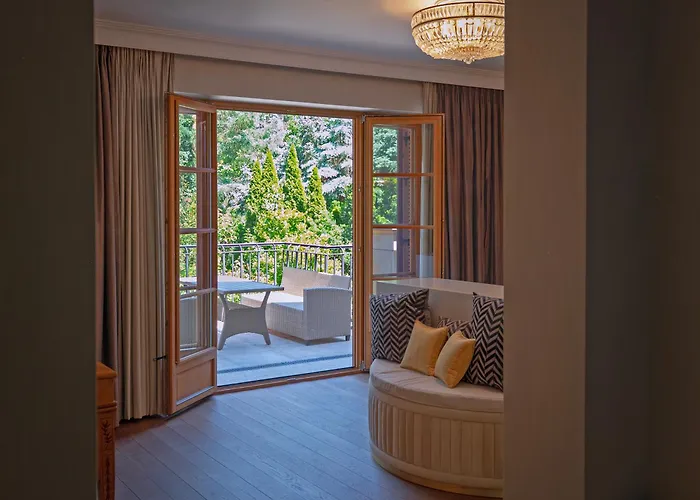 Вилла Stately In Warsaw Magdalenka